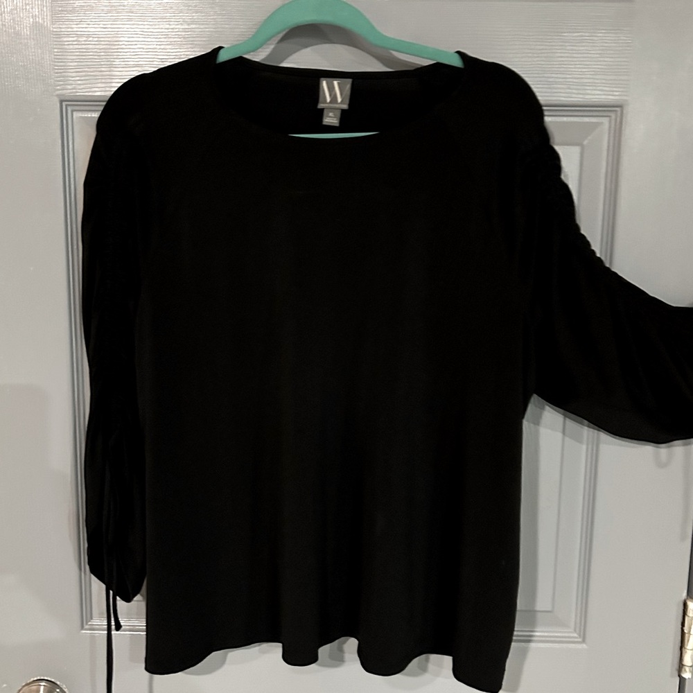 Worthington black cinch three-quarter sleeve blouse. Great condition - xl